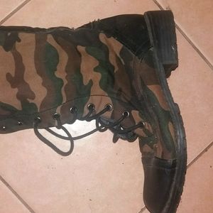 Female Camo Boots